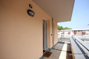 Laubengang mit Wohnungseingangst�r